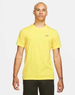 Nike Sportswear Club Jaune & Vert Tee-shirt Pour Homme