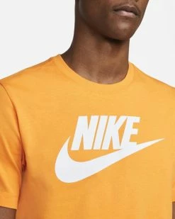 Nike Sportswear Orange Tee-shirt Pour Homme -Magasin De Mode ar5004 887 tee shirt nike sportswear orange pour homme ar5004 887 03