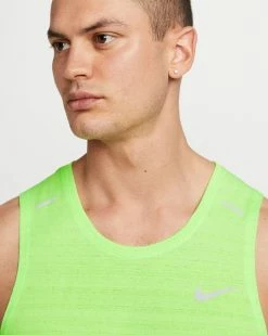 Nike Dri-FIT Miler Haut De Running Sans Manches Pour Homme 8 Nike Dri-FIT Miler Haut De Running Sans Manches Pour Homme -Magasin De Mode cu5982 358 haut de running sans manches miler pour homme cu5982 358 03 1