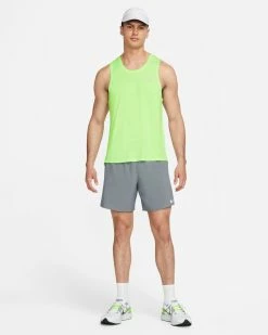 Nike Dri-FIT Miler Vert Haut De Running Sans Manches Pour Homme -Magasin De Mode cu5982 358 haut de running sans manches miler pour homme cu5982 358 05