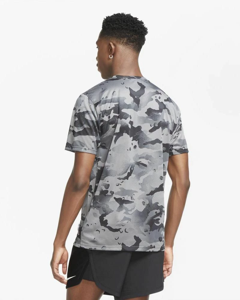 Nike Dri-FIT Gris Foncé Tee-shirt Pour Homme 2 Nike Dri-FIT Gris Foncé Tee-shirt Pour Homme – Image 2