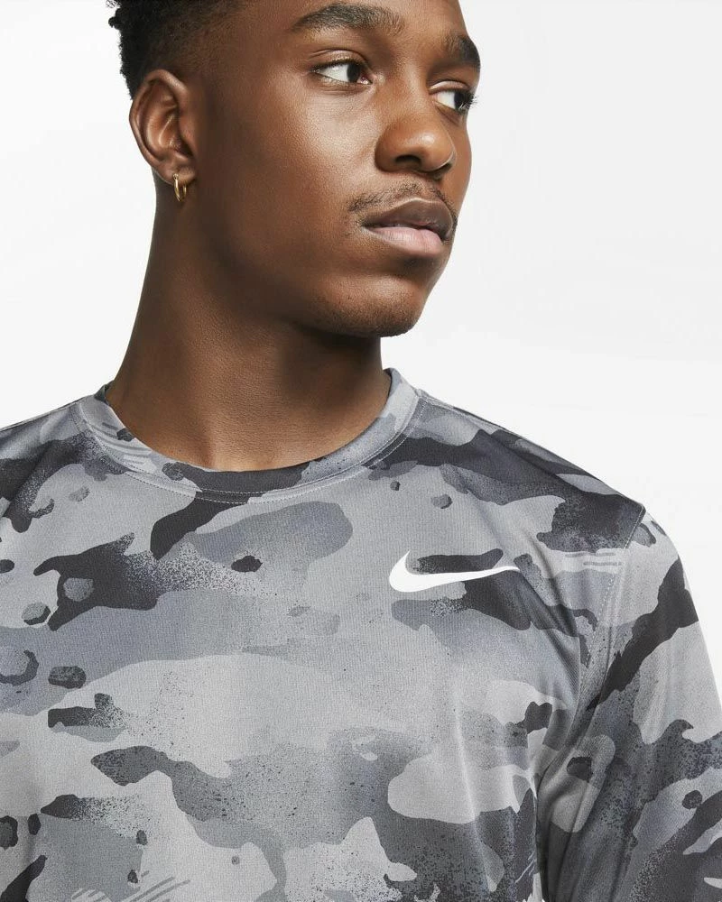 Nike Dri-FIT Gris Foncé Tee-shirt Pour Homme 4 Nike Dri-FIT Gris Foncé Tee-shirt Pour Homme – Image 4