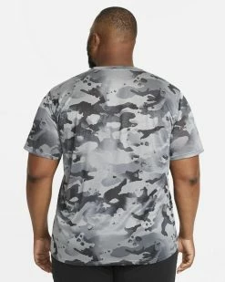 Nike Dri-FIT Gris Foncé Tee-shirt Pour Homme 17 Nike Dri-FIT Gris Foncé Tee-shirt Pour Homme -Magasin De Mode cu8477 084 t shirt entrainement nike dri fit gris camouflage homme cu8477 084 07 1