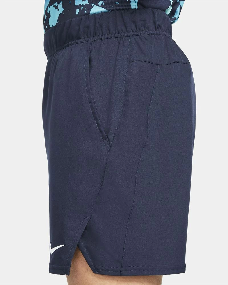 NikeCourt Dri-FIT Victory Bleu Marine Short De Tennis Pour Homme 4 NikeCourt Dri-FIT Victory Bleu Marine Short De Tennis Pour Homme – Image 4