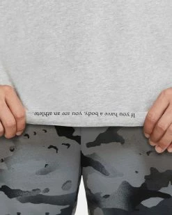 Nike Dri-FIT Gris Tee-shirt De Training Pour Homme 9 Nike Dri-FIT Gris Tee-shirt De Training Pour Homme -Magasin De Mode cz7989 063 t shirt de training swoosh dri fit pour homme cz7989 063 04 2