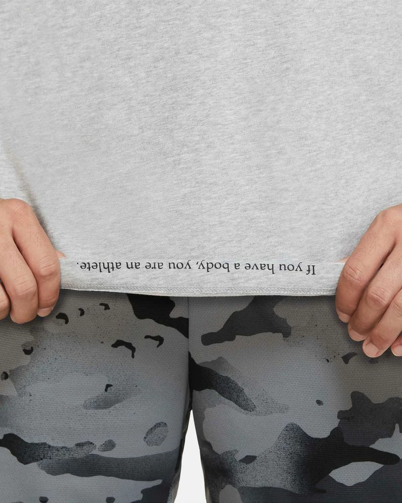 Nike Dri-FIT Gris Tee-shirt De Training Pour Homme 4 Nike Dri-FIT Gris Tee-shirt De Training Pour Homme – Image 4