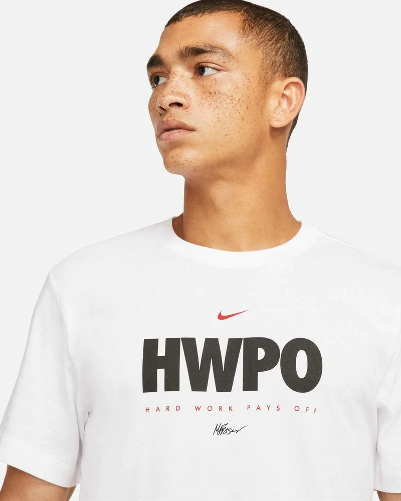 Nike Dri-FIT « HWPO » Blanc Tee-shirt De Training Pour Homme 3 Nike Dri-FIT « HWPO » Blanc Tee-shirt De Training Pour Homme – Image 3
