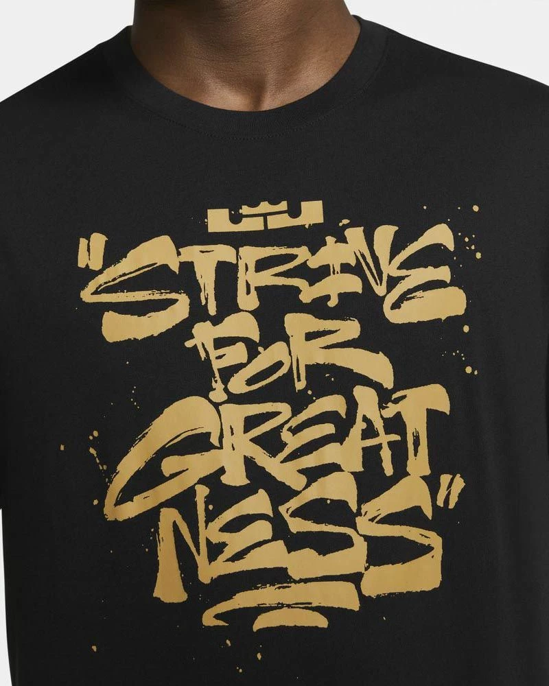 Nike Lebron Strive For Greatness Tee-shirt Pour Homme 3 Nike Lebron Strive For Greatness Tee-shirt Pour Homme – Image 3