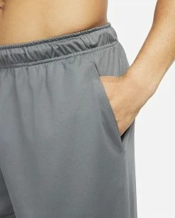 Nike Dri-FIT Gris Short De Training Pour Homme -Magasin De Mode dd1887 068 short de training nike dri fit pour homme dd1887 068 03