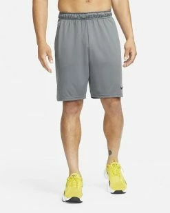 Nike Dri-FIT Gris Short De Training Pour Homme -Magasin De Mode dd1887 068 short de training nike dri fit pour homme dd1887 068 07