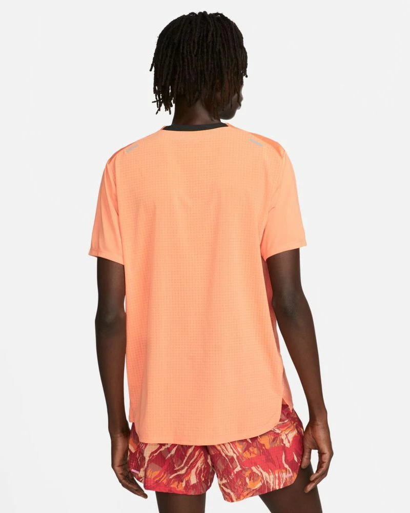 Nike Dri-FIT Trail Rise 365 Orange Tee-shirt De Trail Pour Homme 2 Nike Dri-FIT Trail Rise 365 Orange Tee-shirt De Trail Pour Homme – Image 2