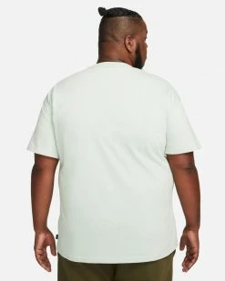 Nike Sportswear Premium Essentials Gris Tee-shirt Pour Homme 13 Nike Sportswear Premium Essentials Gris Tee-shirt Pour Homme -Magasin De Mode do7392 017 t shirt nike sportswear essentials homme do7392 010 03 1