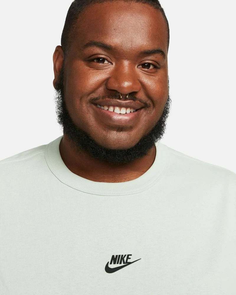Nike Sportswear Premium Essentials Gris Tee-shirt Pour Homme 4 Nike Sportswear Premium Essentials Gris Tee-shirt Pour Homme – Image 4