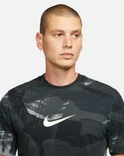 Nike Dri-FIT Camo Print Tee-shirt De Training Pour Homme -Magasin De Mode dr7571 010 t shirt nike dri fit pour homme dr7571 010 03
