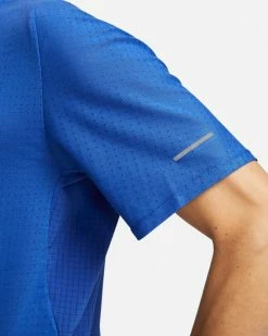 Nike Dri-FIT Trail Solar Chase Bleu Tee-shirt De Trail Pour Homme -Magasin De Mode dv9305 405 tee shirt nike dri fit trail solar chase pour homme dv9305 405 04