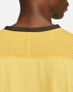 Nike Dri-FIT Trail Solar Chase Jaune Tee-shirt De Trail Pour Homme