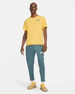 Nike Dri-FIT Trail Solar Chase Jaune Tee-shirt De Trail Pour Homme 11 Nike Dri-FIT Trail Solar Chase Jaune Tee-shirt De Trail Pour Homme -Magasin De Mode dv9305 848 tee shirt nike dri fit trail solar chase pour homme dv9305 848 07