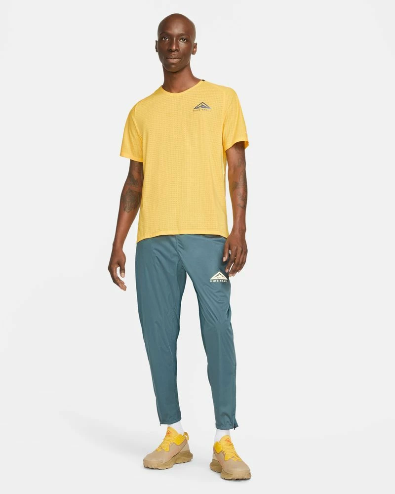 Nike Dri-FIT Trail Solar Chase Jaune Tee-shirt De Trail Pour Homme 3 Nike Dri-FIT Trail Solar Chase Jaune Tee-shirt De Trail Pour Homme – Image 3
