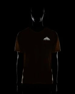 Nike Dri-FIT Trail Solar Chase Jaune Tee-shirt De Trail Pour Homme 13 Nike Dri-FIT Trail Solar Chase Jaune Tee-shirt De Trail Pour Homme -Magasin De Mode dv9305 848 tee shirt nike dri fit trail solar chase pour homme dv9305 848 08