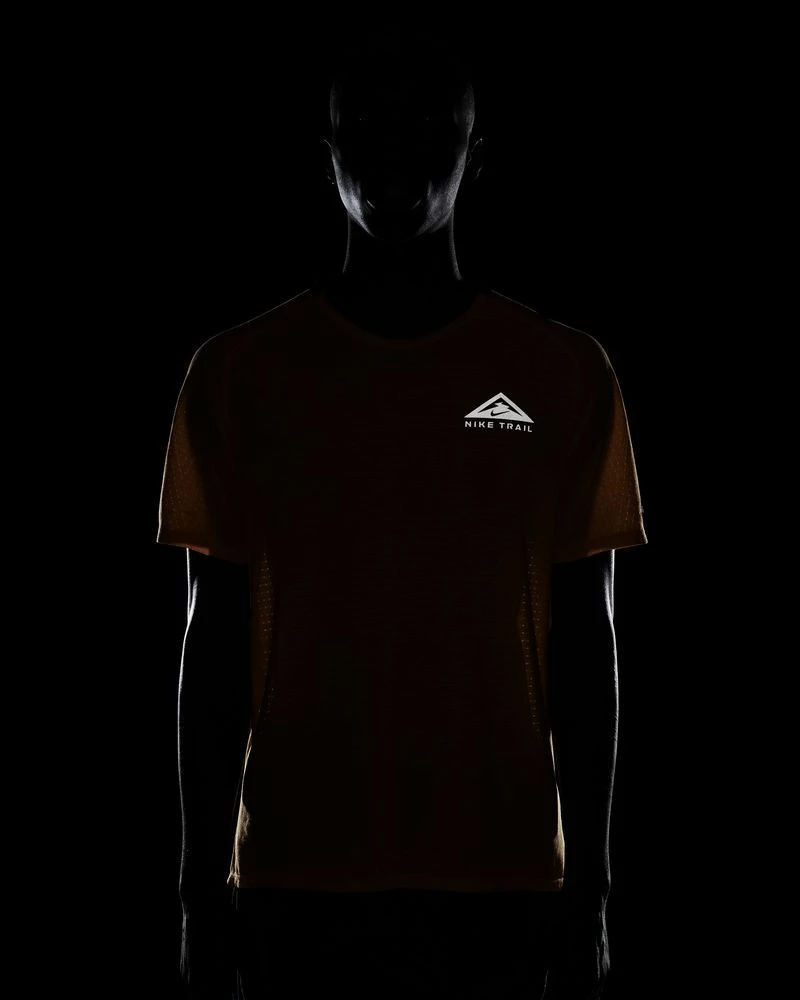 Nike Dri-FIT Trail Solar Chase Jaune Tee-shirt De Trail Pour Homme 5 Nike Dri-FIT Trail Solar Chase Jaune Tee-shirt De Trail Pour Homme – Image 5