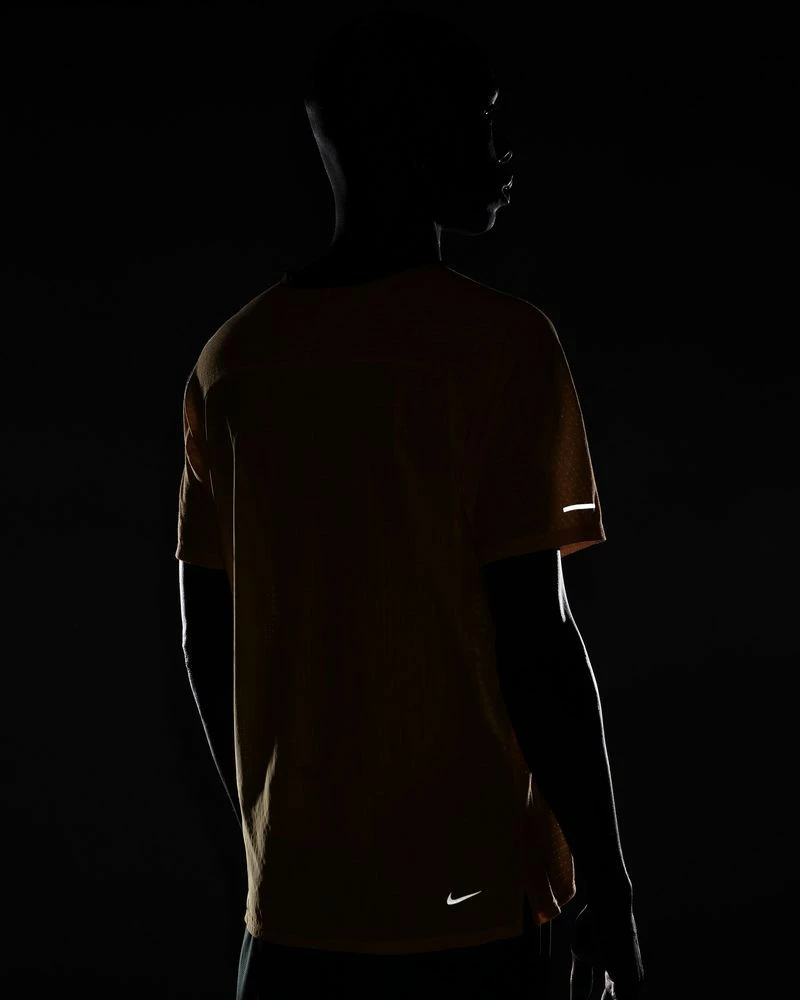Nike Dri-FIT Trail Solar Chase Jaune Tee-shirt De Trail Pour Homme 7 Nike Dri-FIT Trail Solar Chase Jaune Tee-shirt De Trail Pour Homme – Image 7