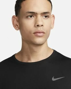 Nike Dri-Fit UV Miler Noir Tee-shirt De Running Pour Homme -Magasin De Mode dv9315 010 t shirt nike dri fit pour homme dv9315 010 03
