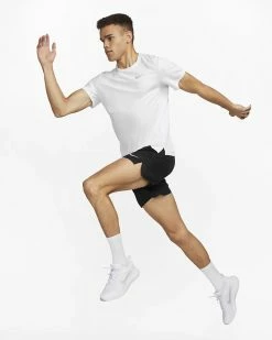 Nike Dri-Fit UV Miler Blanc Tee-shirt De Running Pour Homme 10 Nike Dri-Fit UV Miler Blanc Tee-shirt De Running Pour Homme -Magasin De Mode dv9315 100 t shirt nike dri fit pour homme dv9315 100 05
