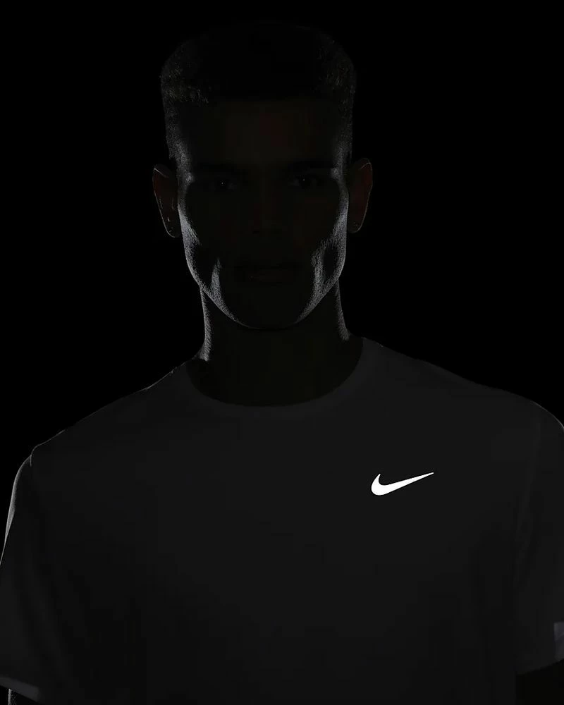Nike Dri-Fit UV Miler Blanc Tee-shirt De Running Pour Homme 6 Nike Dri-Fit UV Miler Blanc Tee-shirt De Running Pour Homme – Image 6