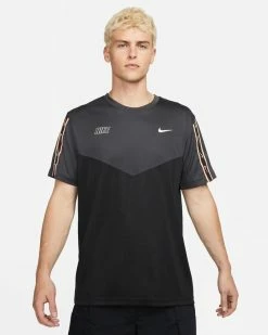 Nike Sportswear Repeat Tee-shirt Pour Homme